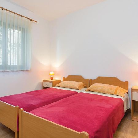 Beautiful Apartment In Porec With Kitchen Esterno foto