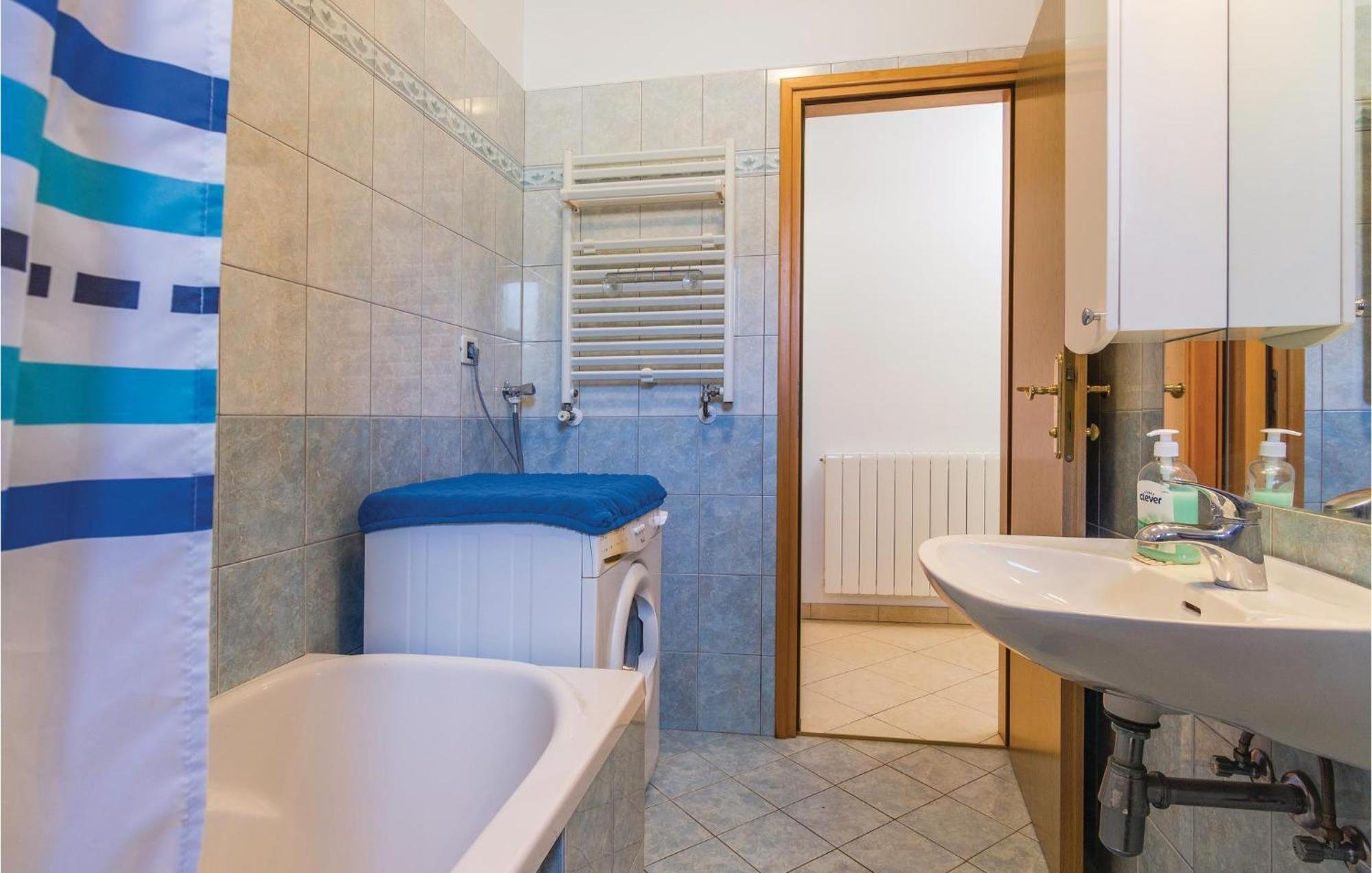 Beautiful Apartment In Porec With Kitchen Esterno foto