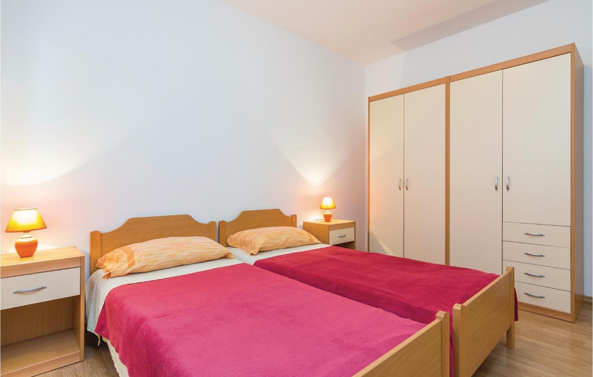 Beautiful Apartment In Porec With Kitchen Esterno foto
