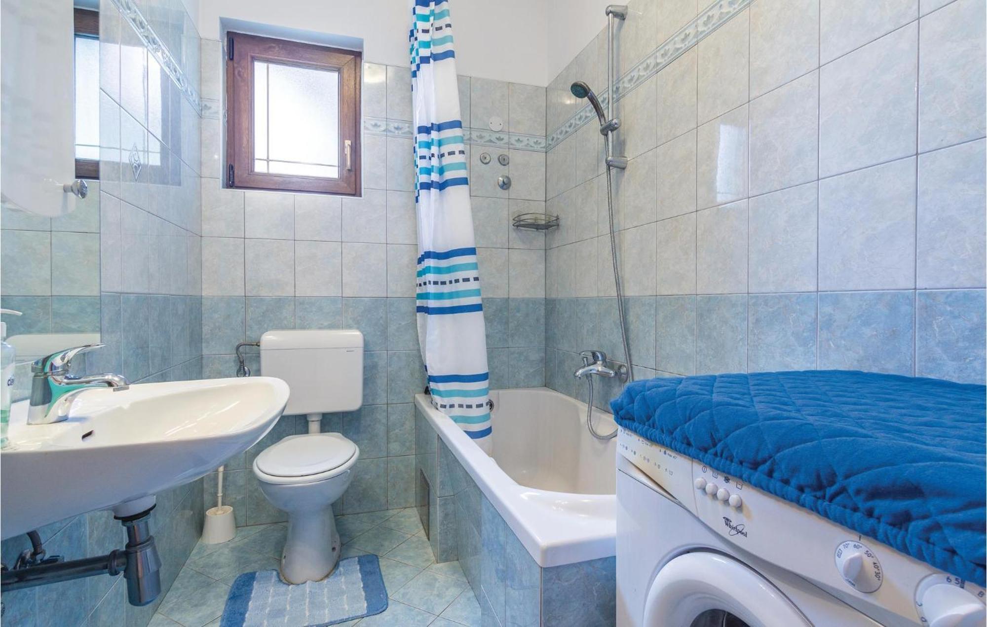 Beautiful Apartment In Porec With Kitchen Esterno foto
